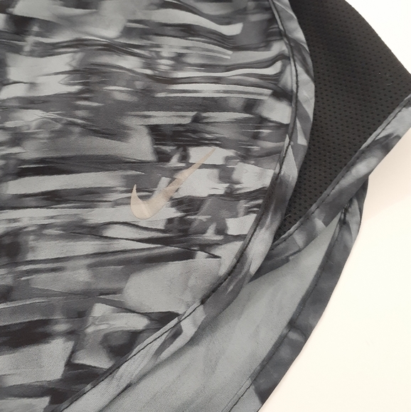 Nike Dri-Fit Running Shorts Size Small - Picture 5 of 7